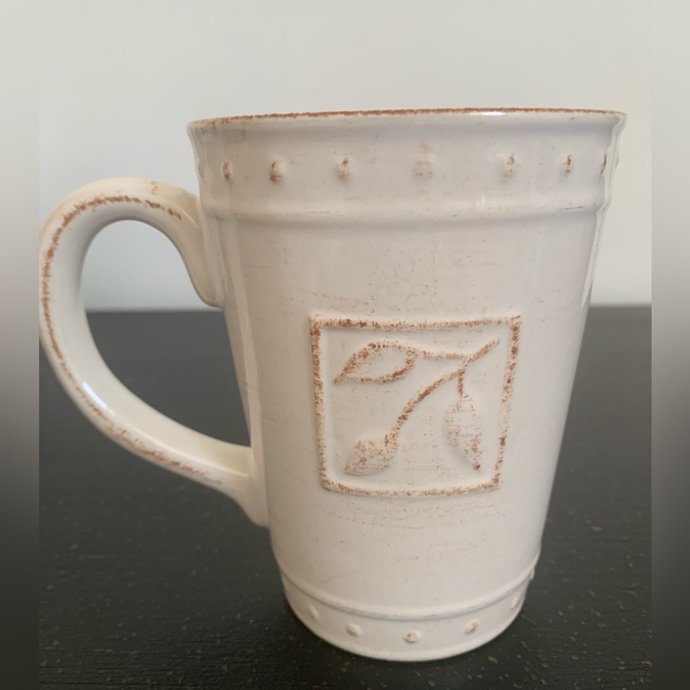 Sorrento Debby Segura Designs 2001 for Signature 
(3) Ivory Mugs - Picture 5 of 7